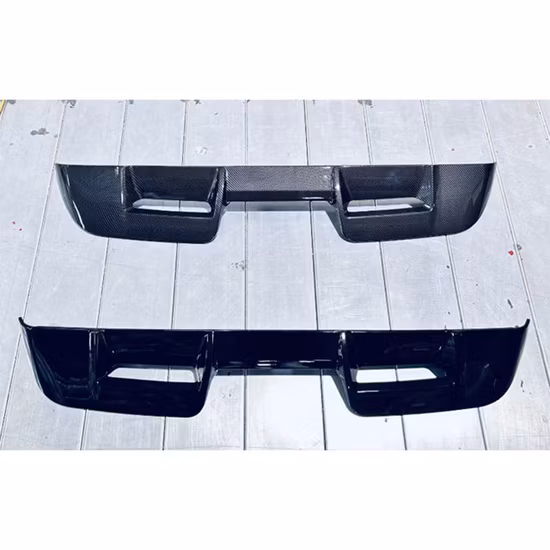 Amostra de acessório automotivo de personalização para Ford Focus RS estilo spoiler traseiro hatchback 2012